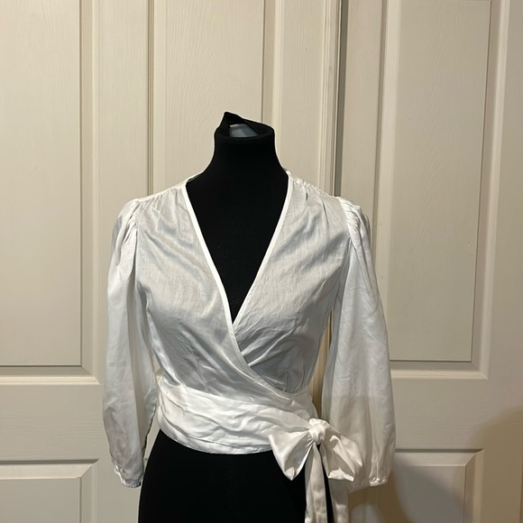 BCBGENERATION MAXAZRIA Crop Wrap Around. Small - Picture 1 of 8